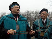 JÓ ÉV ELÉ NÉZNEK A BORÁSZOK JÓ ÉV ELÉ NÉZNEK A BORÁSZOK